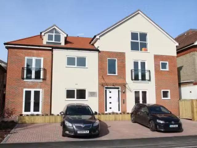 For Rent! 1 bedroom apartment for rent in Flat 6 Parkers Court.