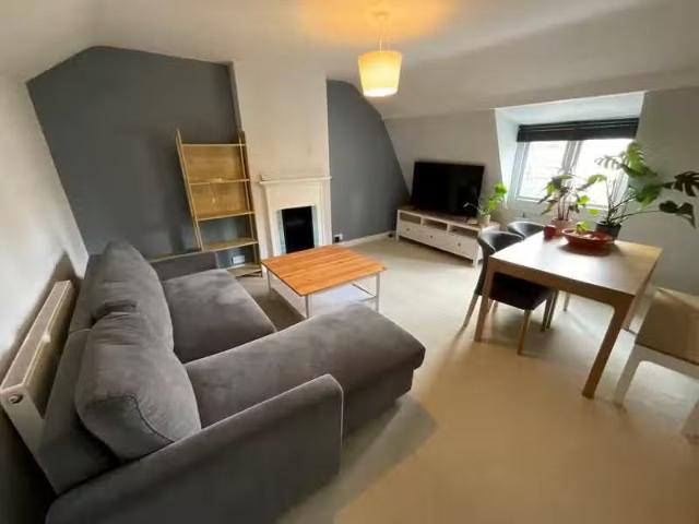 Cozy 1 bedroom apartment for rent in Oakfield Road, Clifton, B.