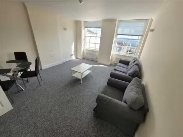 Nice 1 bedroom apartment for rent in Second Floor Flat, Royal.