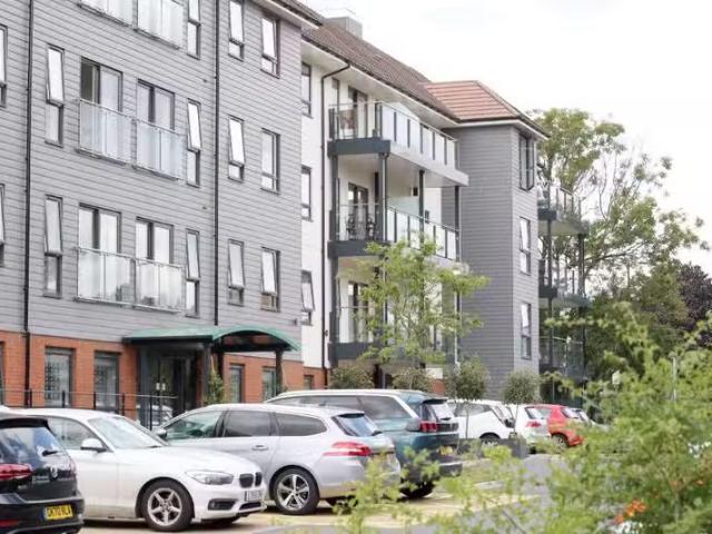 Rental! 1 bedroom apartment for rent in Queensgate Apartments.