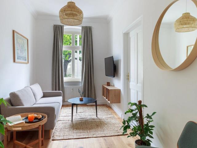 Cozy 1 Bedroom Apartment with New Wooden Floor, Berlin Amsterdam Apartments for Rent