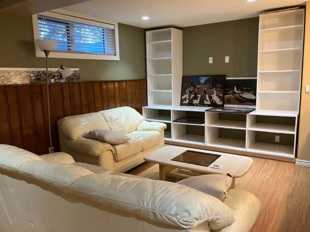 Cozy 1 Bedroom Basement Suite Utilities and Wi Fi included
