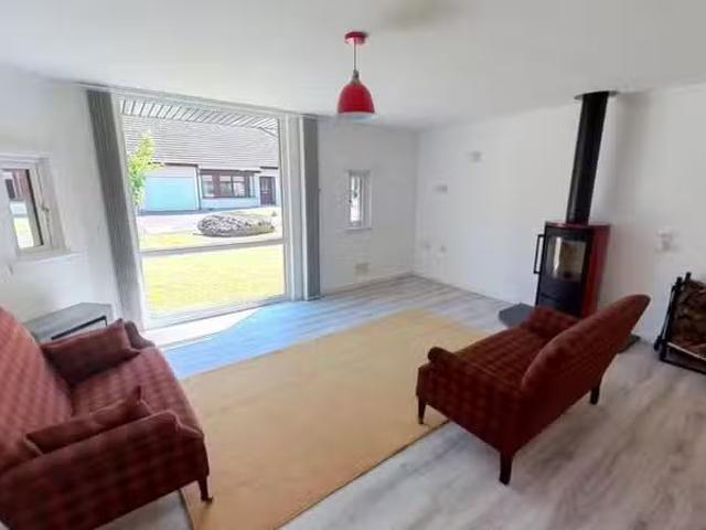 Just in! 1 bedroom bungalow for rent in Queen Victoria Park, I.