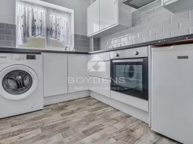 For Rent! 1 bedroom flat for rent in Old Road, Clacton On Sea.