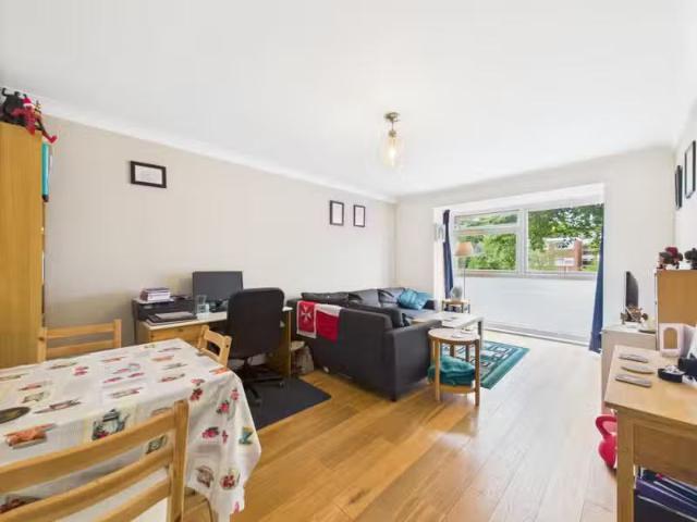 Charming 1 bedroom flat for rent in Foxgrove Road, Beckenham.