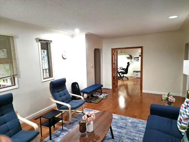 Cozy 1 Bedroom fully furnished House Close to UOFA and Belgravia Station