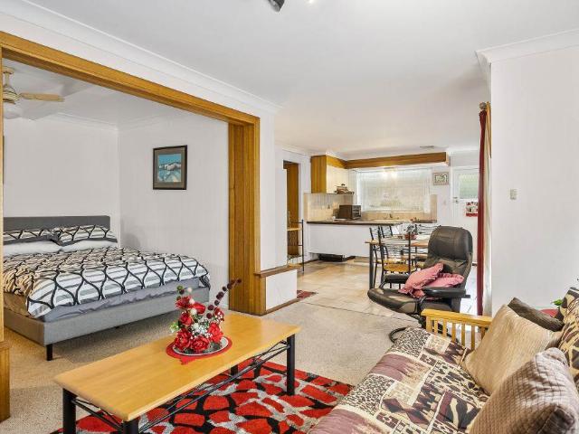 Cozy 1 Bedroom Granny Flat with Retro Charm