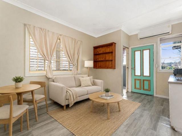 COZY 1 BEDROOM HOME IN CANLEY VALE WITH WATER AND INTERNET INCLUDED