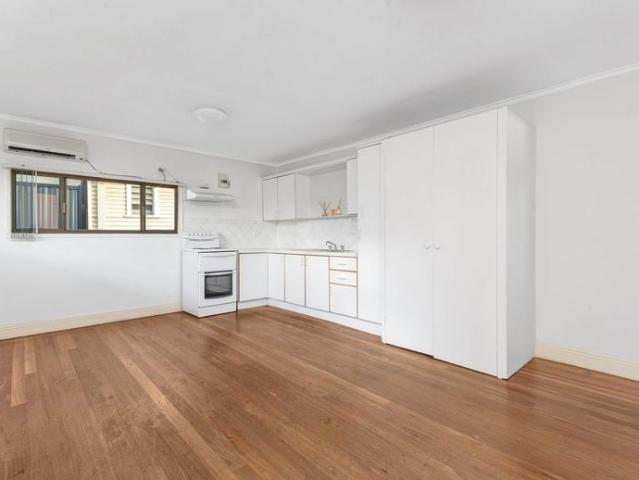 Cozy 1 Bedroom Home INCLUDING WATER!