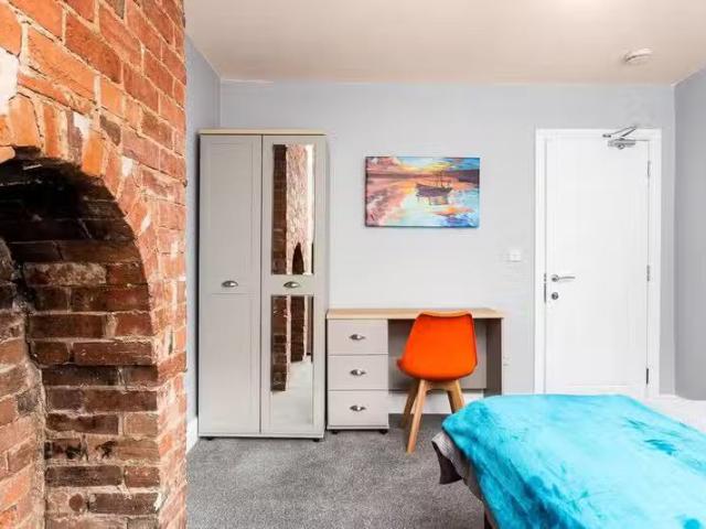 Rental! 1 bedroom house share for rent in Birchfield Road, Red.