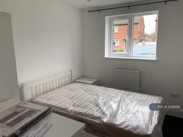 Cheap 1 bedroom house share for rent in Pines Road, Chelmsford.