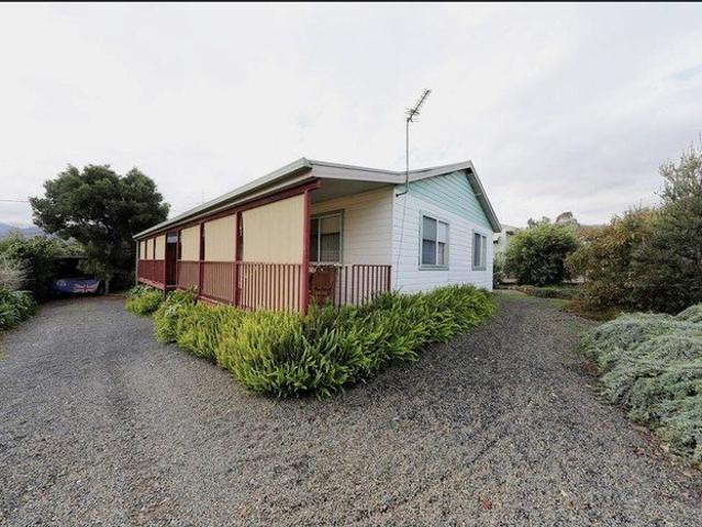 Cozy 1 Bedroom Partly Furnished Unit