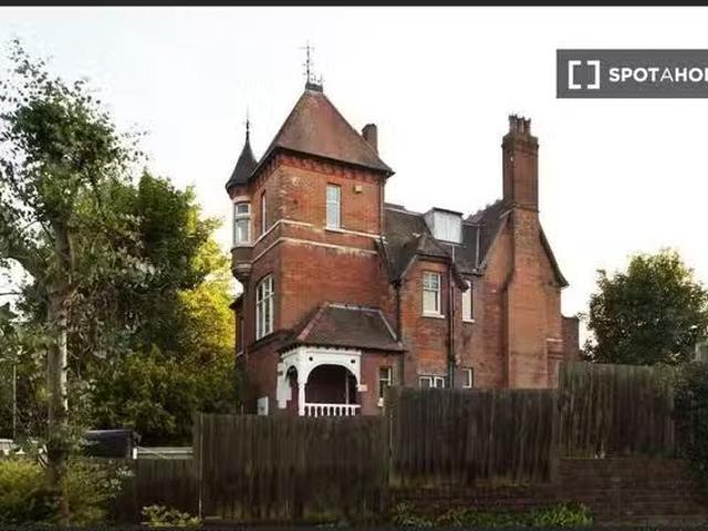 Cozy 1 BR 3 bedroom apartment for rent in London