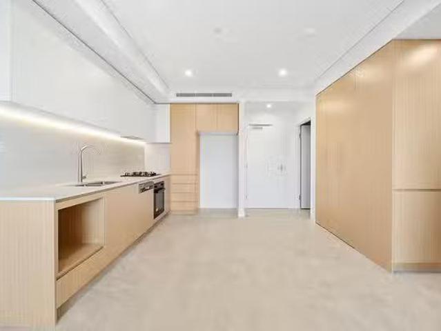 Nice 1 BR 102/2 Dreadnought Street, Roselands, NSW 2196