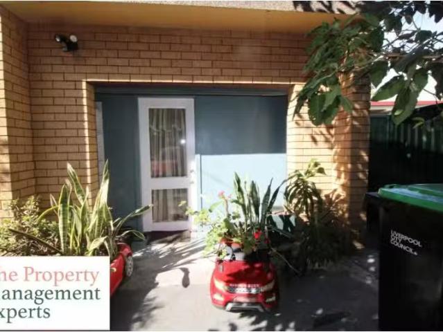 Charming 1 BR 10a Moorebank Avenue, Moorebank House for rent.