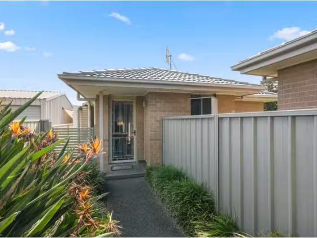 Charming 1 BR 117A First Street, Boolaroo Apartment for rent.