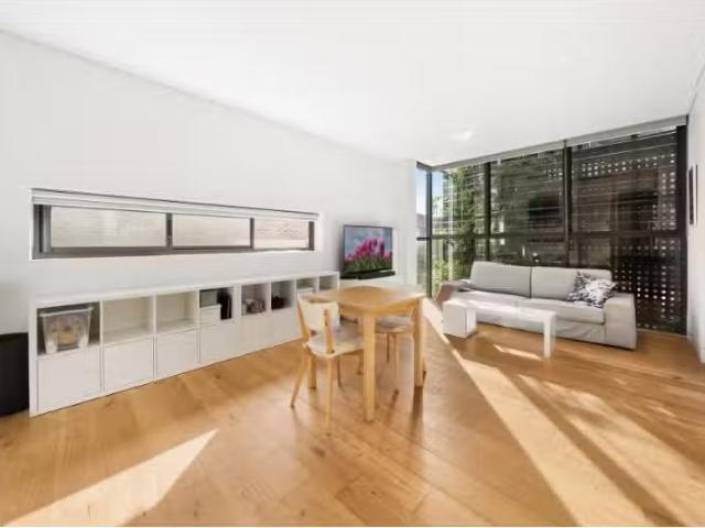 Just in! 1 BR 11/211 Military Road, Cremorne Apartment for ren.