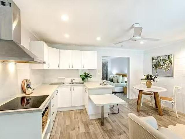Deal! 1 BR 12/6 9 Mcpherson Close, Edge Hill, QLD 4870