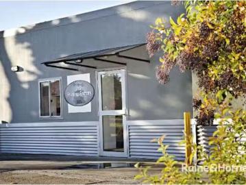 Just in! 1 BR 13/197a Browning Street, BATHURST Apartment for.