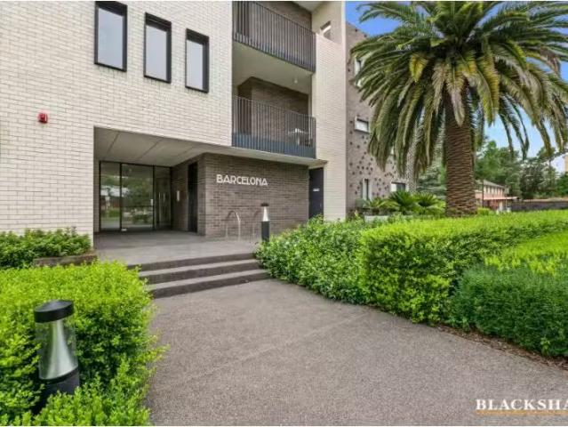Unique 1 BR 13/27 Moore Street, Turner Apartment for rent Lis.