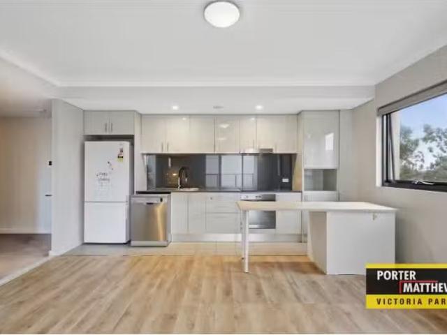 Deal! 1 BR 20/33 Bronte Street, East Perth Apartment for rent.