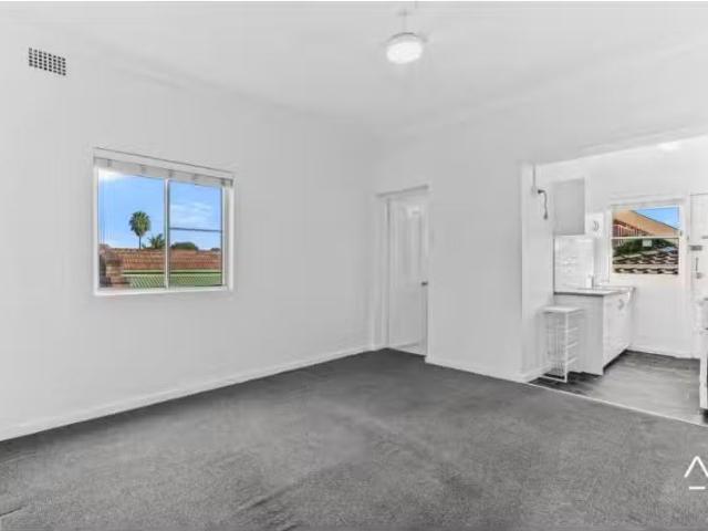 Charming 1 BR 2/206 Denison Road, DULWICH HILL Apartment for r.