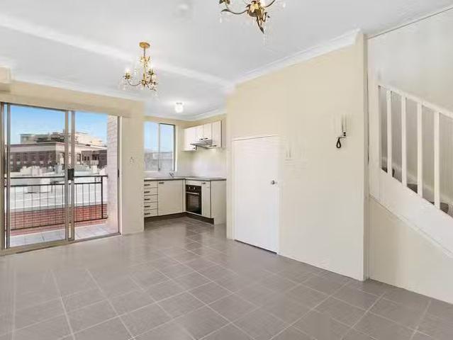 Unique 1 BR 27/145 161 Abercrombie Street, Darlington, NSW 2008