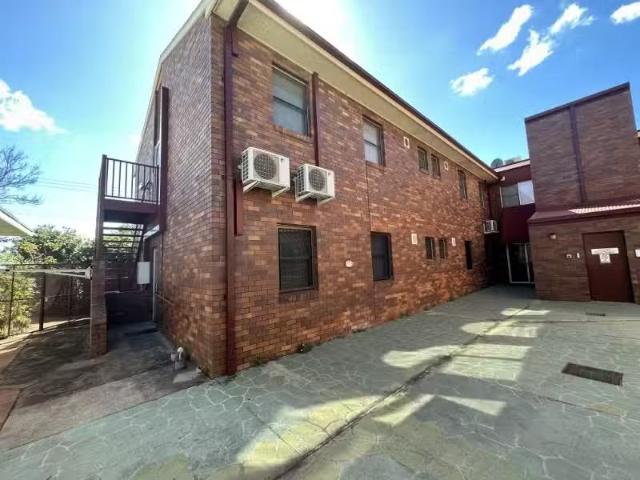 Unique 1 BR 3/35 Henry Street, GUNNEDAH Apartment for rent Li.