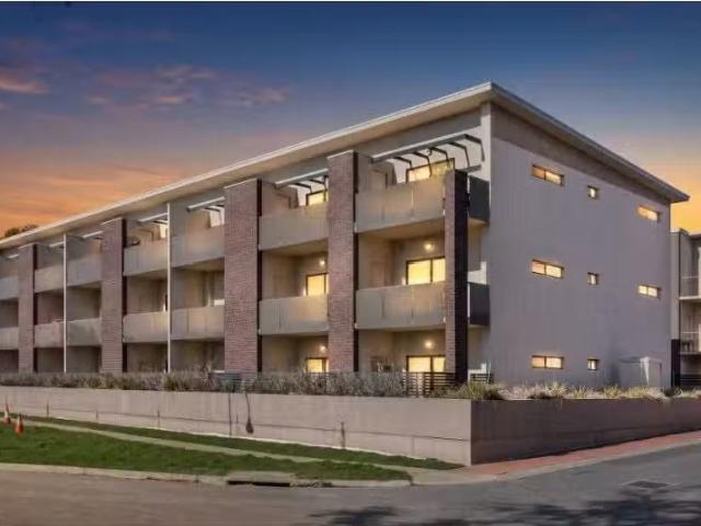 Nice 1 BR 33/6 Gungahlin Place, Gungahlin Apartment for rent.