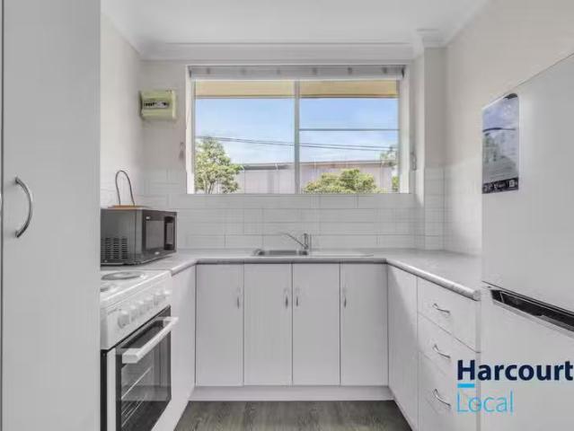 Deal! 1 BR 3/91 Central Avenue, INDOOROOPILLY, QLD 4068 Unit.