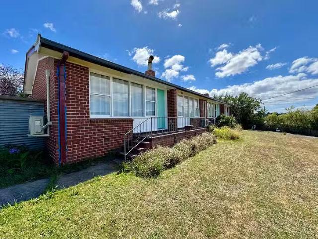 Deal! 1 BR 44 Maroni Road, Berriedale, TAS 7011
