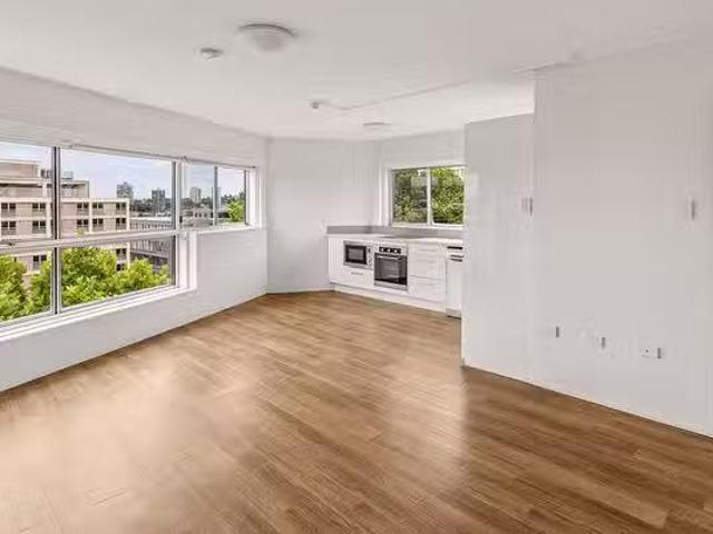 Nice 1 BR 45/15 Wylde Street, Potts Point, NSW 2011