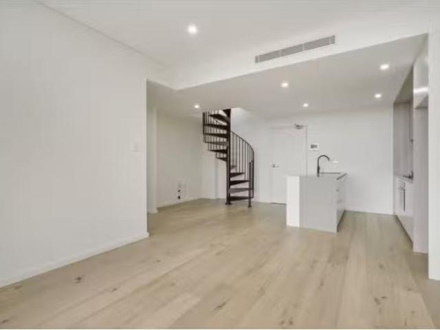 Deal! 1 BR 46/13 15 Jordan Street, GLADESVILLE Apartment for r.