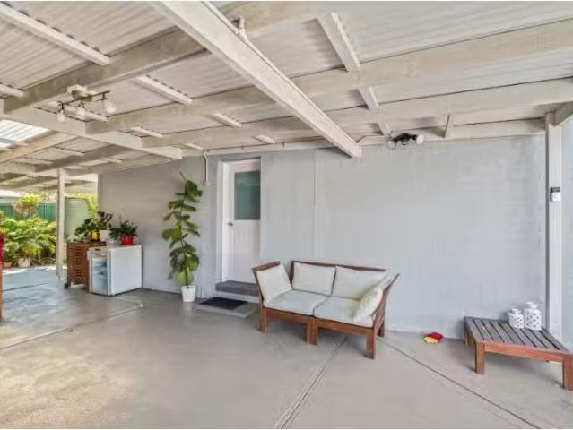 Just in! 1 BR 48A Woy Woy Road Road, Woy Woy Townhouse for ren.