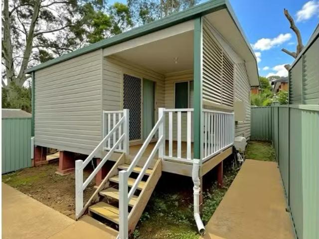 Nice 1 BR 50a Hoddle Avenue, Campbelltown Apartment for rent.