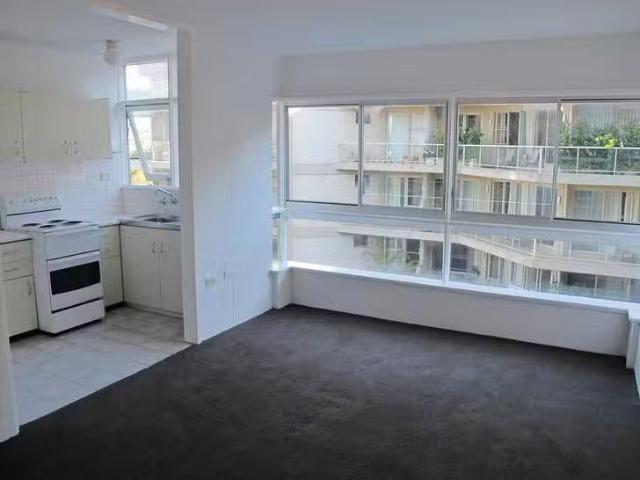 Just in! 1 BR 51/51 Roslyn Gardens, Elizabeth Bay, NSW 2011