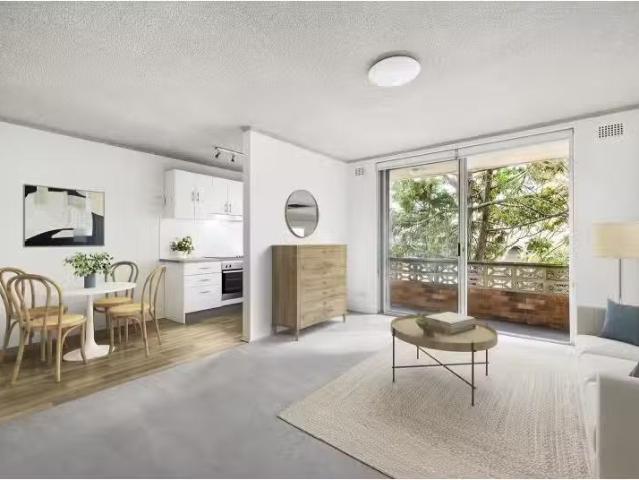 Deal! 1 BR 5/80 Wyadra Avenue, Freshwater Apartment for rent.