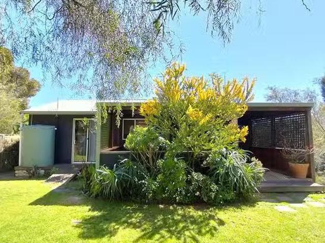 Rental! 1 BR 68 Minsterly Road, Ocean Beach, WA 6333