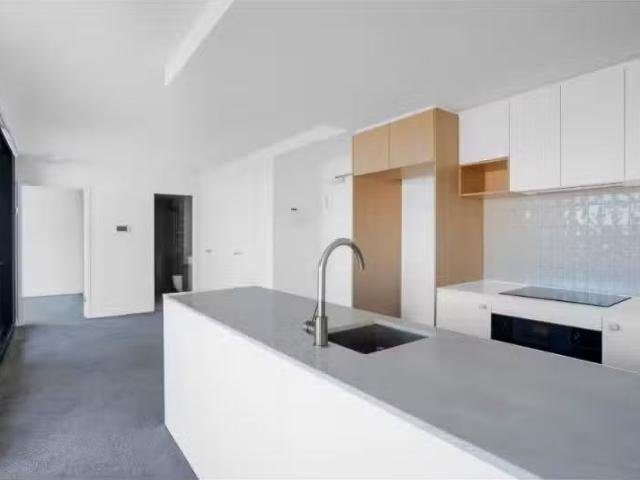 Unique 1 BR 710/6 Furzer Street, Phillip Apartment for rent L.