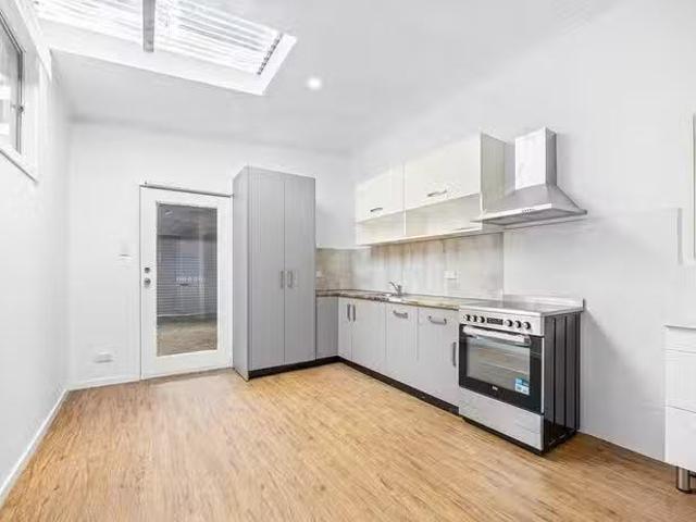 For Rent! 1 BR 724 Gregory Street, Soldiers Hill, VIC 3350
