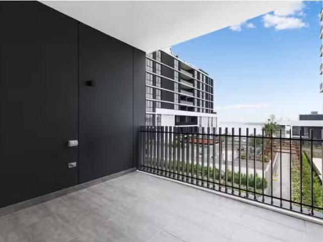 Just in! 1 BR 810/455A Captain Cook Drive, Woolooware Apartmen.