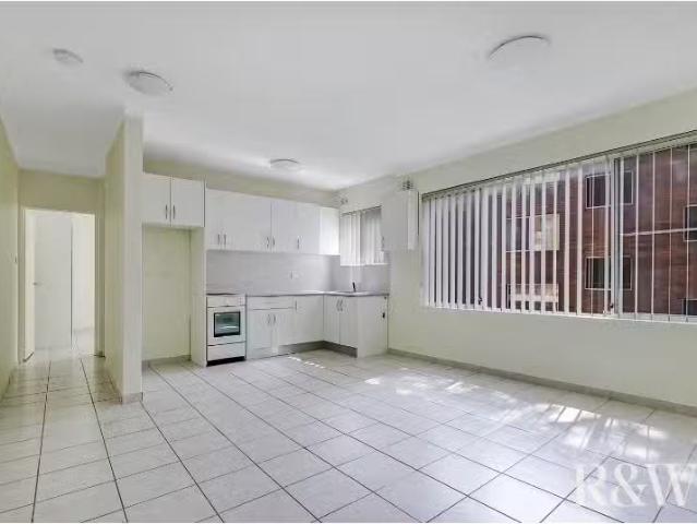 Cozy 1 BR 8/23 The Crescent, BERALA Apartment for rent Listed.