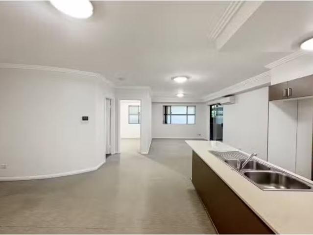 Cheap 1 BR 8/52 58 Courallie Avenue, Homebush West Apartment f.