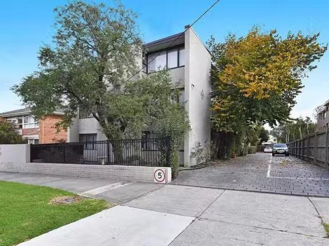 Nice 1 BR 9/25 Daisy Street, Essendon, VIC 3040