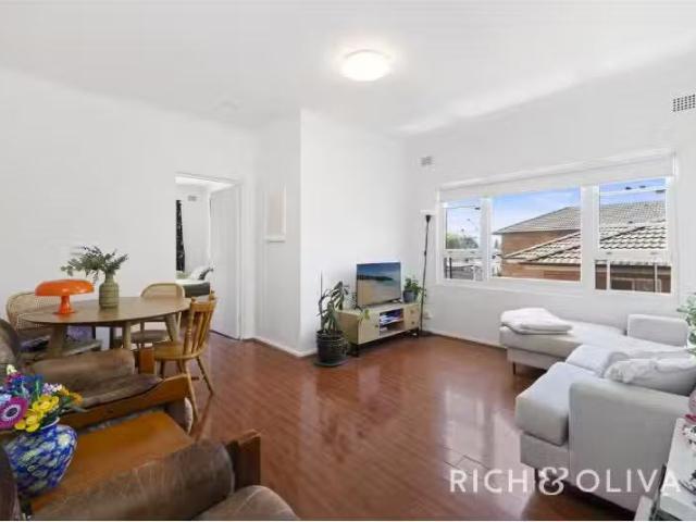 Cozy 1 BR 9/63 Albert Crescent. Burwood Apartment for rent Li.