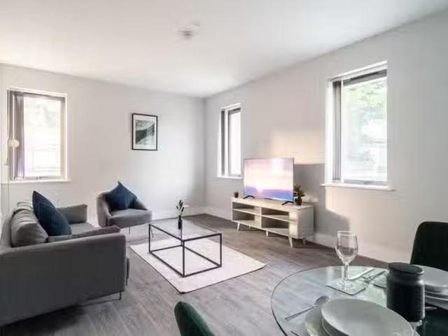 Nice 1 BR Crosby Road North