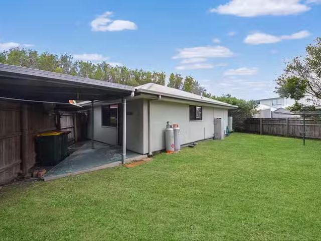 Nice 1 BR B/174 Prospect Street, Wynnum, QLD 4178