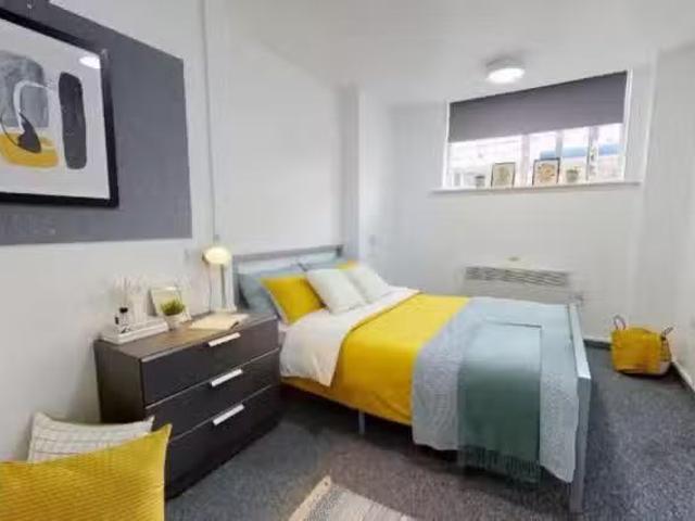 Unique 1 BR Gold Room