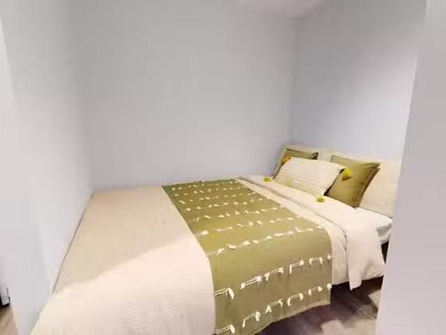 Cozy 1 BR Gold Studio