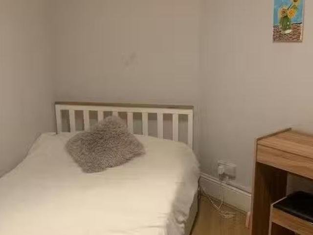 Cheap 1 BR Gondar Gardens, London